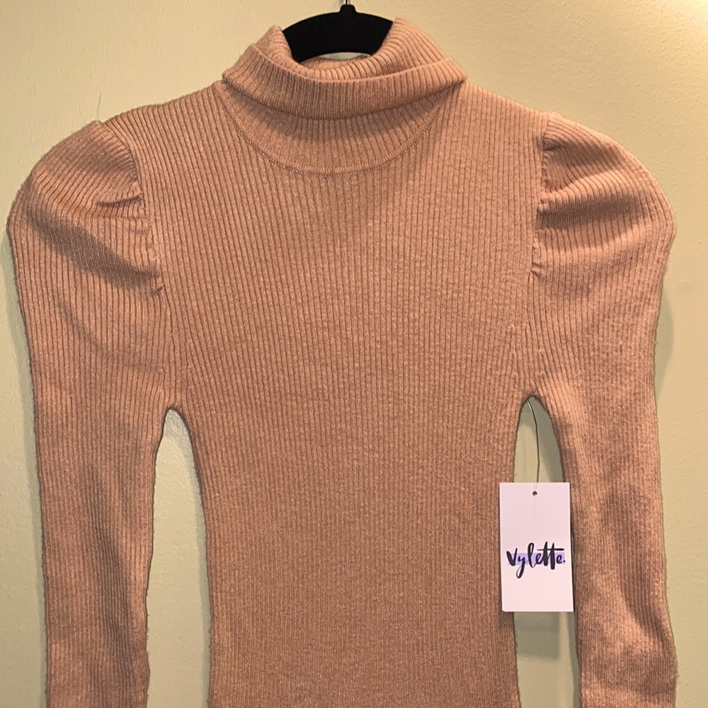 Vylette Puff Sleve Turtleneck in Camel Color SZ: XS